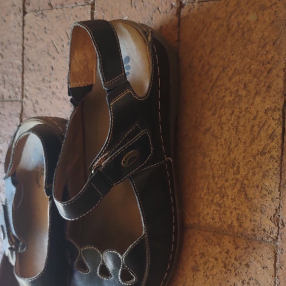 Cute Spring Step Shoes - Picture 3 of 6